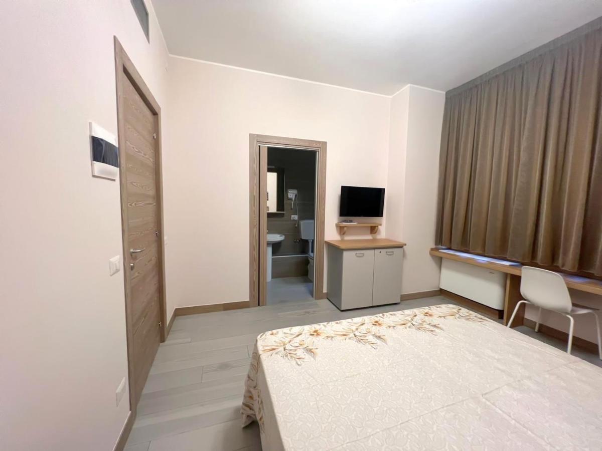 מונצה Sissi Comfort Rooms Foresteria Lombarda מראה חיצוני תמונה