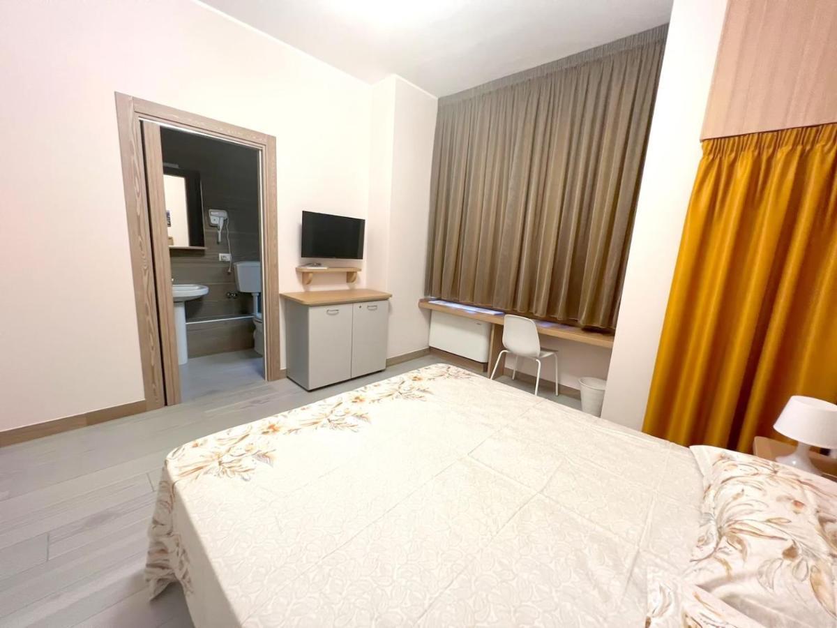 מונצה Sissi Comfort Rooms Foresteria Lombarda מראה חיצוני תמונה